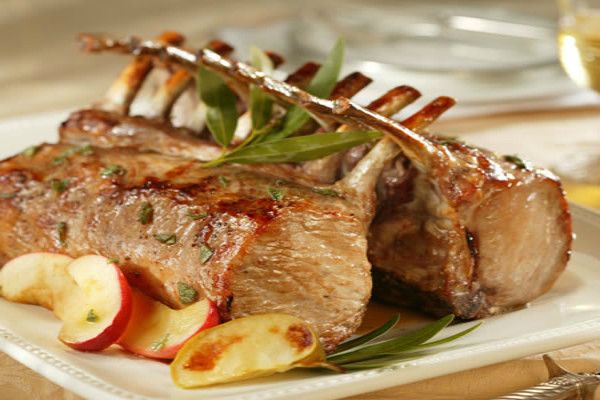 Costillas de cerdo al horno cubiertas en salsa de miel