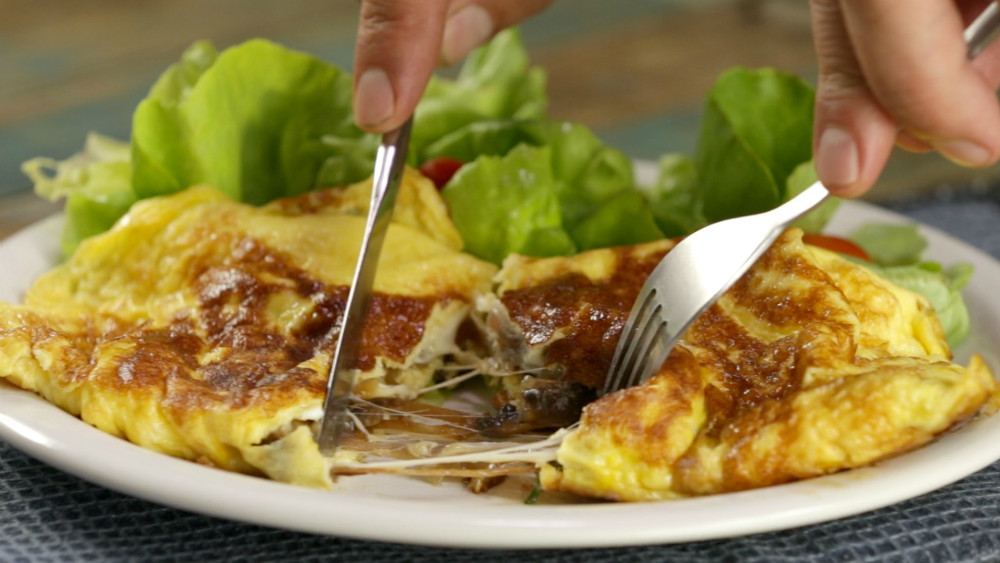 Receta de omelette de champiñones