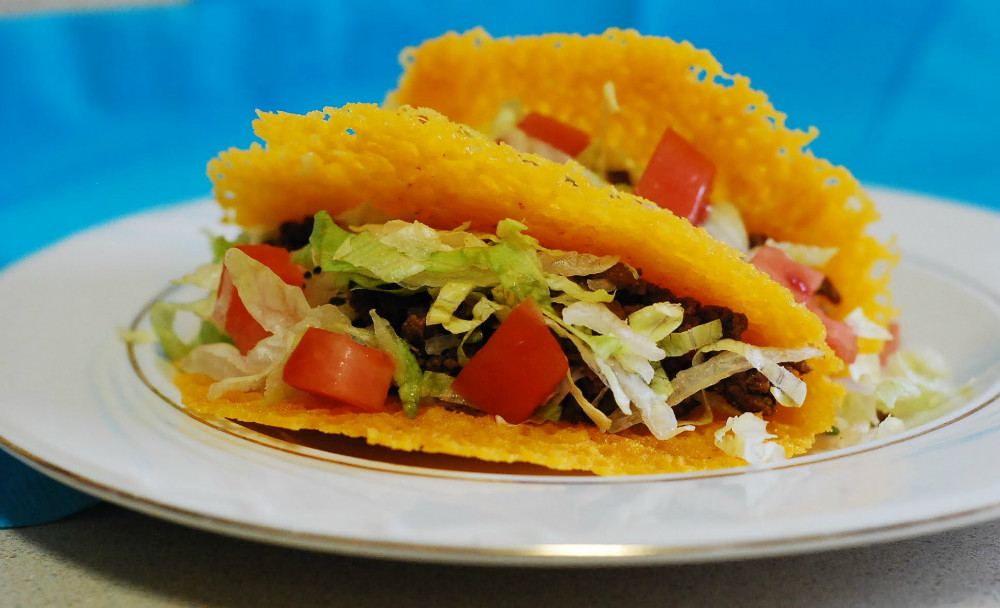 Receta de tacos bajos en carbohidratos con «tortilla» de queso