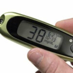 ¿Qué puede causar la hipoglucemia y cómo prevenirlo?