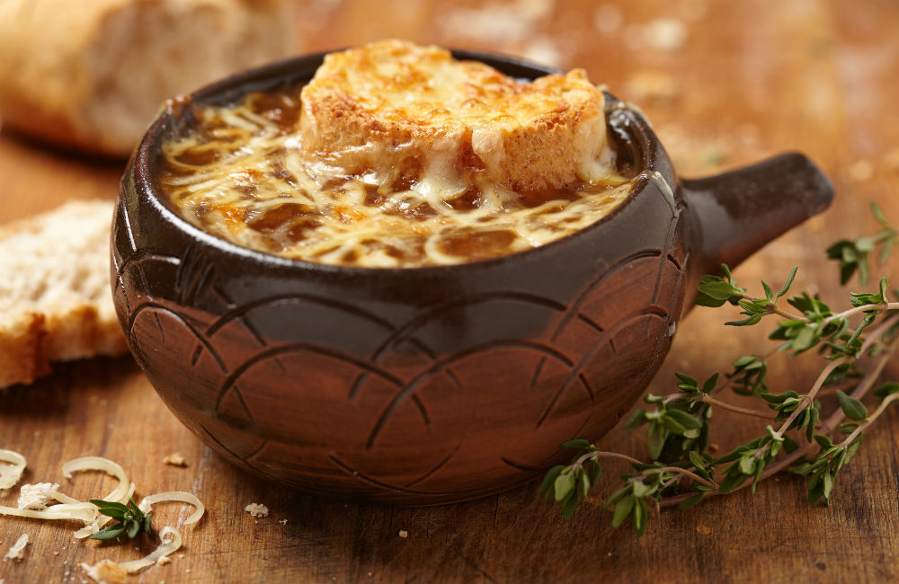 Receta de sopa de cebolla gratinada a la francesa